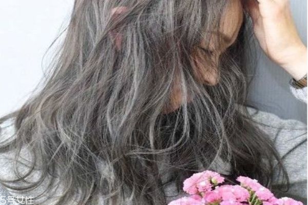 棕色發(fā)色適合什么膚色 深棕色和淺棕色的區(qū)別 棕色發(fā)色適合什么膚色 深棕色和淺棕色的區(qū)別