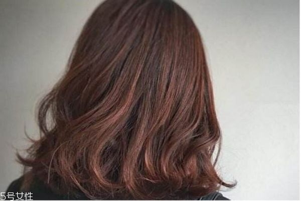 小豆棕頭發(fā)顯白嗎 小豆棕相似色 小豆棕頭發(fā)顯白嗎 小豆棕相似色