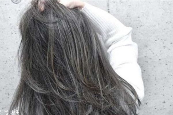 棕色發(fā)色適合什么膚色 深棕色和淺棕色的區(qū)別 棕色發(fā)色適合什么膚色 深棕色和淺棕色的區(qū)別