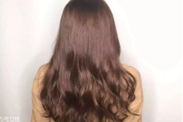 小豆棕頭發(fā)顯白嗎 小豆棕相似色 小豆棕頭發(fā)顯白嗎 小豆棕相似色