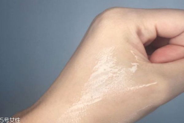 佳雪神鮮水適合油皮嗎 可以放心使用 佳雪神鮮水適合油皮嗎 可以放心使用