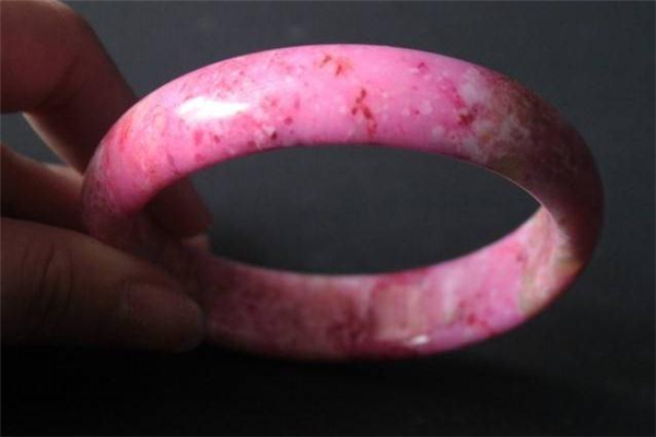 桃花玉是什么玉 色彩斑斕晶瑩剔透 桃花玉是什么玉 色彩斑斕晶瑩剔透