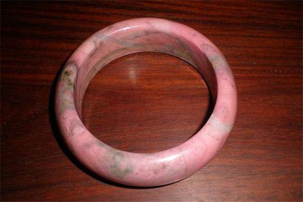 桃花玉是什么玉 色彩斑斕晶瑩剔透 桃花玉是什么玉 色彩斑斕晶瑩剔透