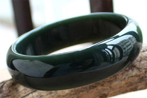 墨玉手鐲真假鑒別 認(rèn)清這幾點(diǎn) 墨玉手鐲真假鑒別 認(rèn)清這幾點(diǎn)