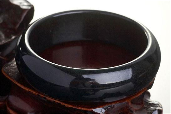 墨玉手鐲真假鑒別 認(rèn)清這幾點(diǎn) 墨玉手鐲真假鑒別 認(rèn)清這幾點(diǎn)