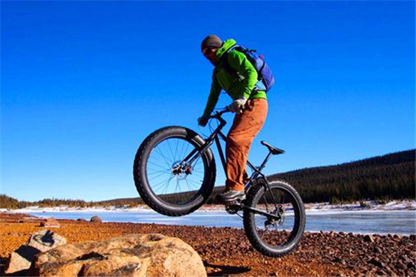 騎行對(duì)腰間盤(pán)有影響嗎 要注意姿勢(shì) 騎行對(duì)腰間盤(pán)有影響嗎 要注意姿勢(shì)