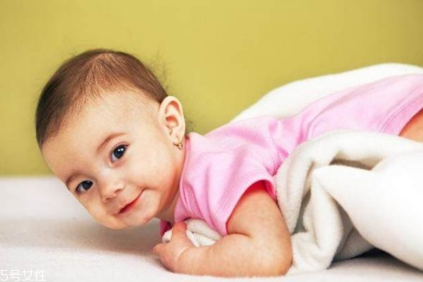 寶寶小肚子鼓鼓的是怎么回事 寶寶肚子總是鼓鼓的 寶寶小肚子鼓鼓的是怎么回事 寶寶肚子總是鼓鼓的