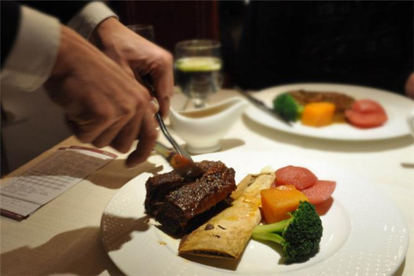 臺(tái)塑牛排價(jià)格 屬于中高檔價(jià)位