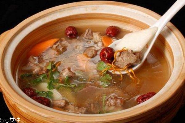 冬天皮膚瘙癢怎么回事 冬季皮膚瘙癢的原因 冬天皮膚瘙癢怎么回事 冬季皮膚瘙癢的原因