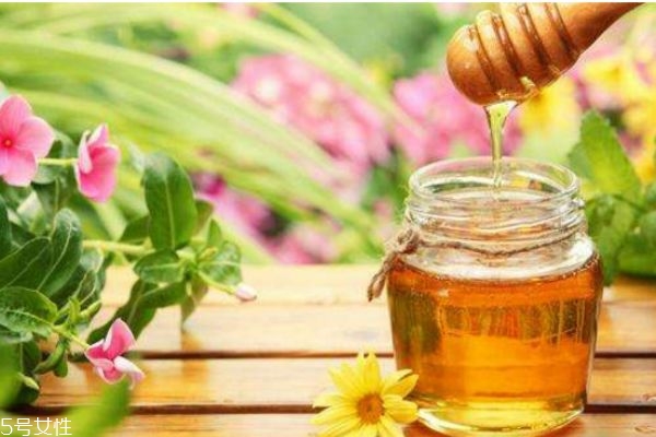 冬天皮膚瘙癢怎么回事 冬季皮膚瘙癢的原因 冬天皮膚瘙癢怎么回事 冬季皮膚瘙癢的原因