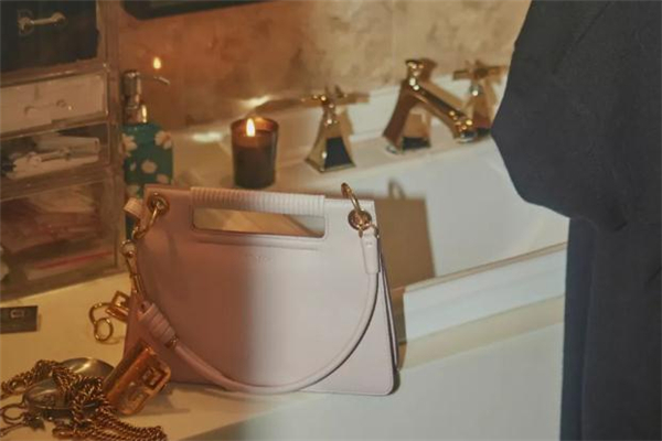 2019紀(jì)梵希情人節(jié)限定包包價(jià)格 粉嫩少女心 2019紀(jì)梵希情人節(jié)限定包包價(jià)格 粉嫩少女心