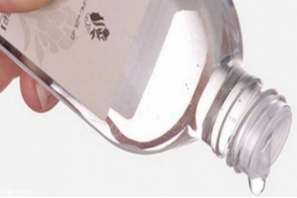 甘油和凡士林哪個好 甘油和凡士林的區(qū)別 甘油和凡士林哪個好 甘油和凡士林的區(qū)別