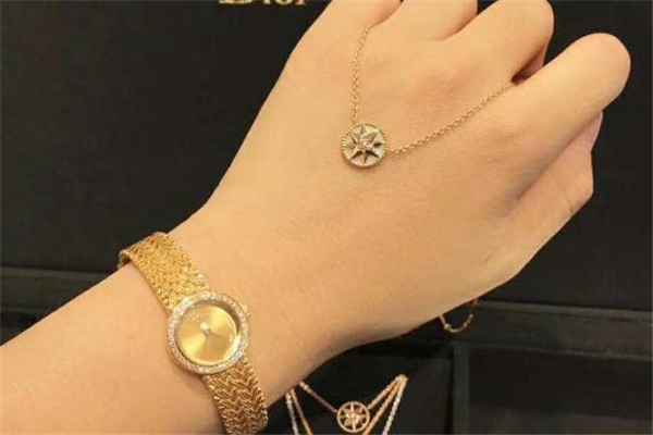 迪奧八芒星項(xiàng)鏈寓意 愛的幸運(yùn)符 迪奧八芒星項(xiàng)鏈寓意 愛的幸運(yùn)符