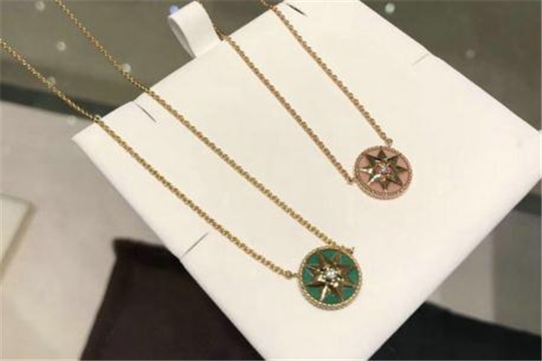 迪奧八芒星項(xiàng)鏈寓意 愛的幸運(yùn)符 迪奧八芒星項(xiàng)鏈寓意 愛的幸運(yùn)符