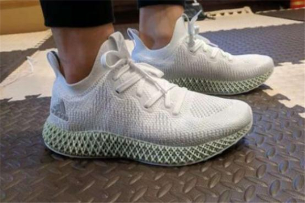 阿迪達(dá)斯alphaedge 4d跑鞋偏碼嗎 鞋面有延伸性 阿迪達(dá)斯alphaedge 4d跑鞋偏碼嗎 鞋面有延伸性