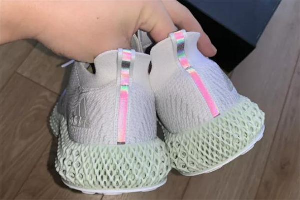 阿迪達(dá)斯alphaedge 4d跑鞋偏碼嗎 鞋面有延伸性 阿迪達(dá)斯alphaedge 4d跑鞋偏碼嗎 鞋面有延伸性