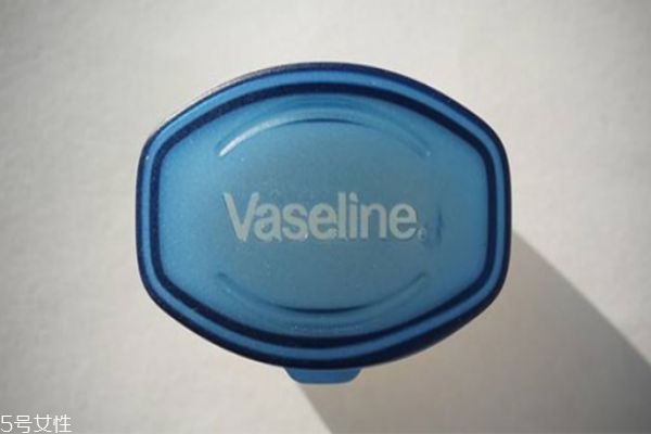 甘油和凡士林哪個好 甘油和凡士林的區(qū)別 甘油和凡士林哪個好 甘油和凡士林的區(qū)別