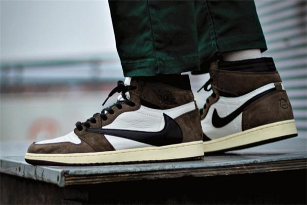 travis scott聯(lián)名aj1反鉤多少錢 市場價炒至上萬