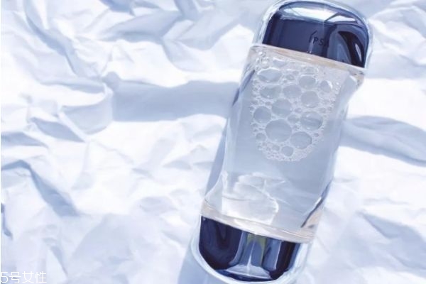 修復(fù)型化妝水有哪些 化妝水精華水修復(fù)水有什么區(qū)別 修復(fù)型化妝水有哪些 化妝水精華水修復(fù)水有什么區(qū)別