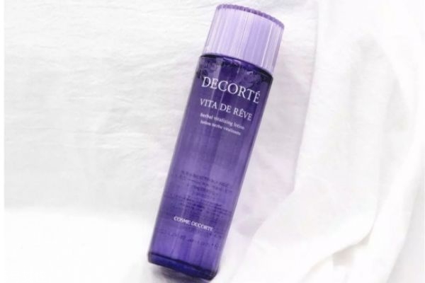 修復(fù)型化妝水有哪些 化妝水精華水修復(fù)水有什么區(qū)別 修復(fù)型化妝水有哪些 化妝水精華水修復(fù)水有什么區(qū)別