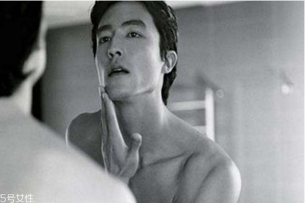 男明星怎么護(hù)膚 男人護(hù)膚的三大要點(diǎn) 男明星怎么護(hù)膚 男人護(hù)膚的三大要點(diǎn)