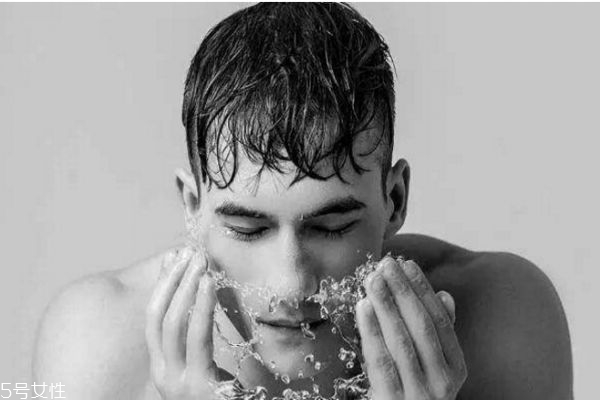 男生怎么護(hù)膚 男士護(hù)膚心經(jīng) 男生怎么護(hù)膚 男士護(hù)膚心經(jīng)