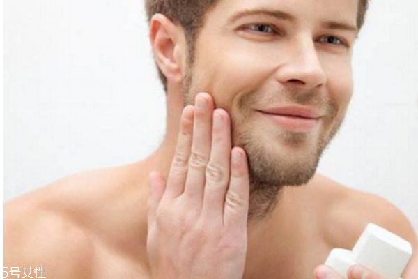 男明星怎么護(hù)膚 男人護(hù)膚的三大要點(diǎn) 男明星怎么護(hù)膚 男人護(hù)膚的三大要點(diǎn)