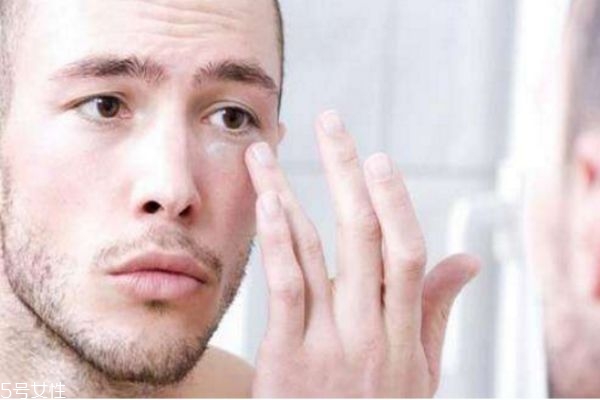 男生怎么護(hù)膚 男士護(hù)膚心經(jīng) 男生怎么護(hù)膚 男士護(hù)膚心經(jīng)