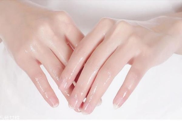 手膜什么時(shí)候敷最好 敷完手膜要不要洗 手膜什么時(shí)候敷最好 敷完手膜要不要洗