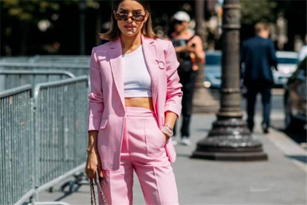 2019年春天流行什么顏色衣服 衣櫥大換新