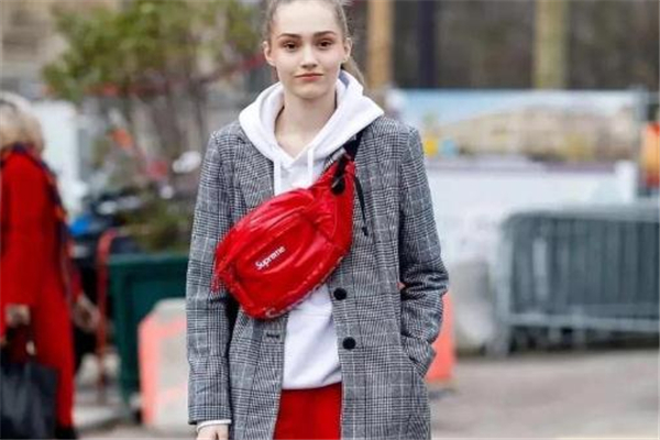 連帽衛(wèi)衣怎么搭配外套 實穿又有型 連帽衛(wèi)衣怎么搭配外套 實穿又有型