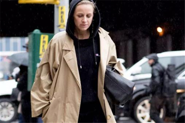 連帽衛(wèi)衣怎么搭配外套 實穿又有型 連帽衛(wèi)衣怎么搭配外套 實穿又有型