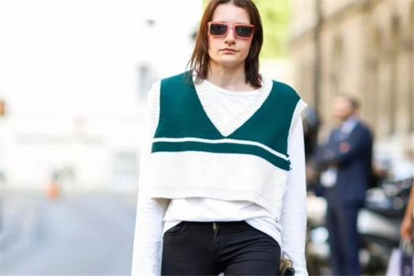 針織背心搭配什么衣服 解決早春穿衣尷尬 針織背心搭配什么衣服 解決早春穿衣尷尬