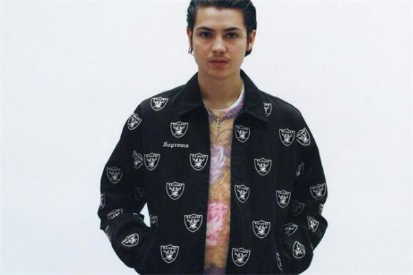supreme2019春夏新品發(fā)售時間 多款聯(lián)名強勢登場 supreme2019春夏新品發(fā)售時間 多款聯(lián)名強勢登場