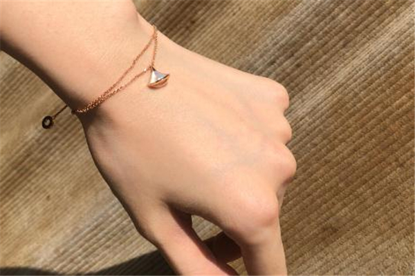 寶格麗小扇子手鏈價(jià)格 腕間的極致奢華 寶格麗小扇子手鏈價(jià)格 腕間的極致奢華