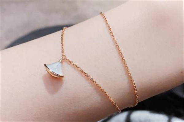 寶格麗小扇子手鏈尺寸 兩種長度可供選擇 寶格麗小扇子手鏈尺寸 兩種長度可供選擇