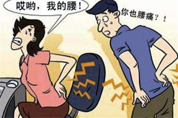 脊椎側(cè)彎造成胸悶、背部疼痛