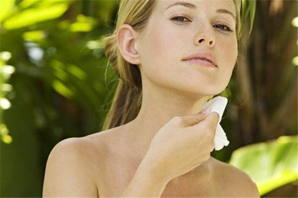 脖子上喜歡長痘痘，是你吃錯東西了