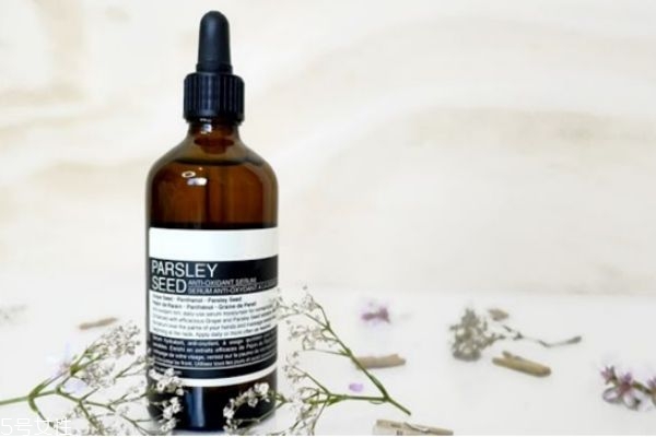 50多歲女人用什么護膚品 五十歲女性用什么牌子護膚品 50多歲女人用什么護膚品 五十歲女性用什么牌子護膚品