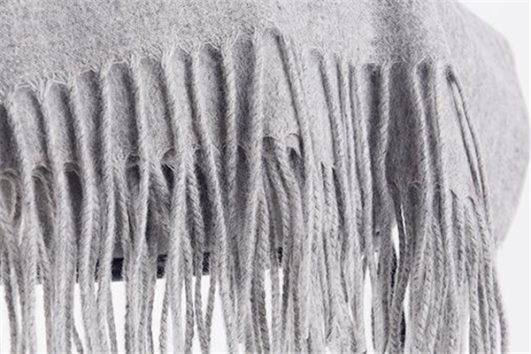 澳毛圍巾可以水洗嗎 最好是干洗 澳毛圍巾可以水洗嗎 最好是干洗