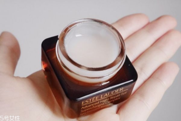 雅詩(shī)蘭黛眼霜新款老款區(qū)別 雅詩(shī)蘭黛眼霜新舊對(duì)比 雅詩(shī)蘭黛眼霜新款老款區(qū)別 雅詩(shī)蘭黛眼霜新舊對(duì)比