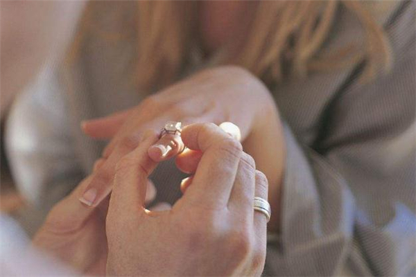 40分鉆戒多少錢 看鉆石品質(zhì) 40分鉆戒多少錢 看鉆石品質(zhì)