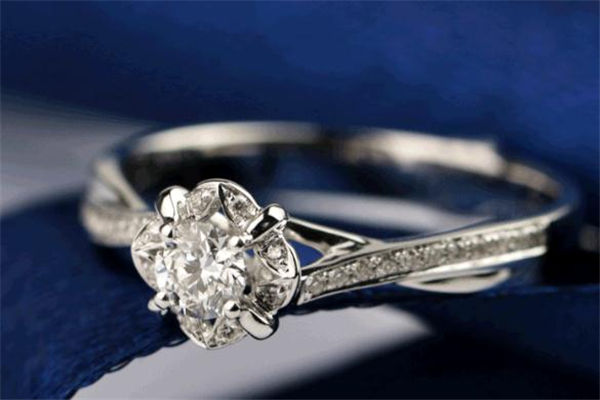40分鉆戒寓意是什么 一生一世的愛(ài)情 40分鉆戒寓意是什么 一生一世的愛(ài)情