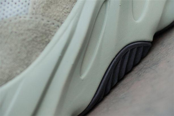 yeezy 700 salt海鹽開箱測評 上腳非常棒 yeezy 700 salt海鹽開箱測評 上腳非常棒