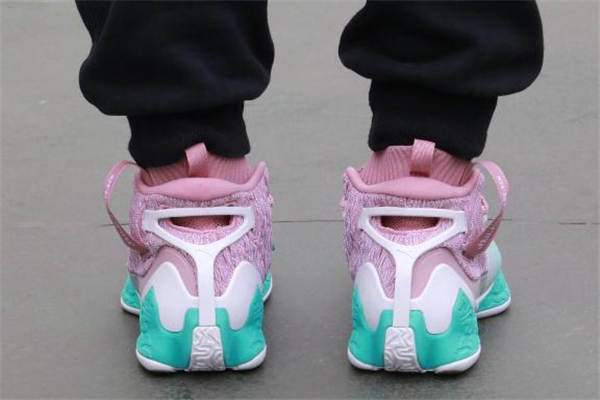 安踏ufo2代異形實戰(zhàn)測評 國產球鞋良心之作