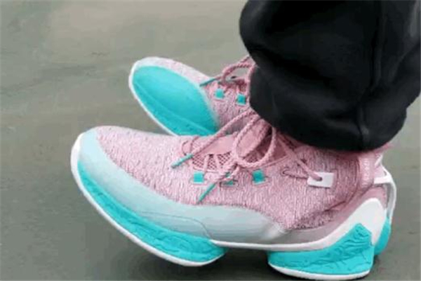 安踏ufo2代異形實戰(zhàn)測評 國產球鞋良心之作