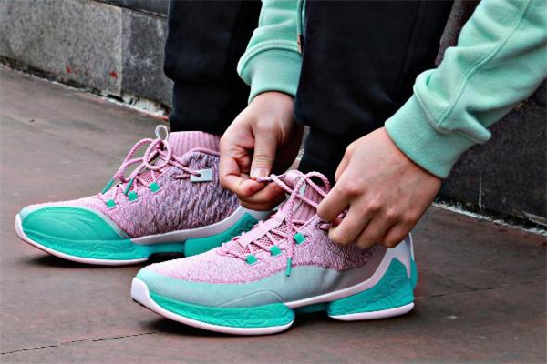 安踏ufo2代異形實戰(zhàn)測評 國產球鞋良心之作