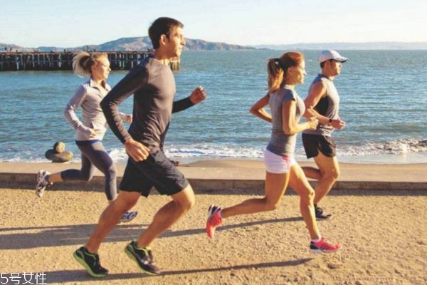 減肥手腳發(fā)熱睡不著怎么辦 減肥手腳發(fā)熱睡不著怎么辦