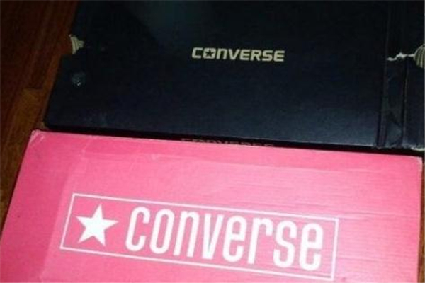 匡威1970黑標和三星標的區(qū)別 有這些不同 匡威1970黑標和三星標的區(qū)別 有這些不同