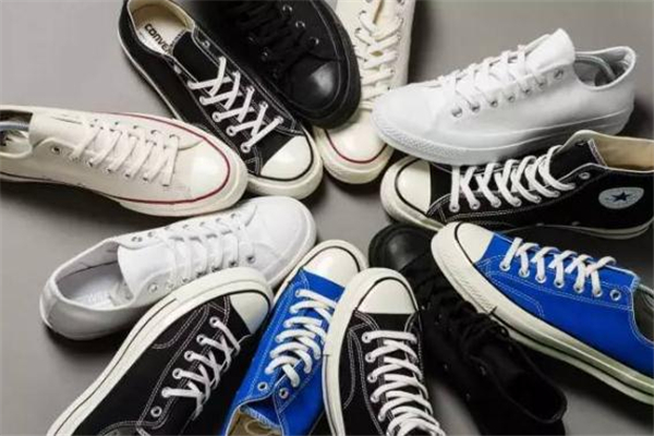 匡威1970黑標和三星標的區(qū)別 有這些不同 匡威1970黑標和三星標的區(qū)別 有這些不同